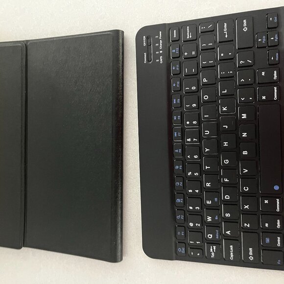 IPAD Case and Keyboard - Picture 1 of 1